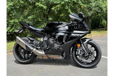 YAMAHA YZF 1000 R1