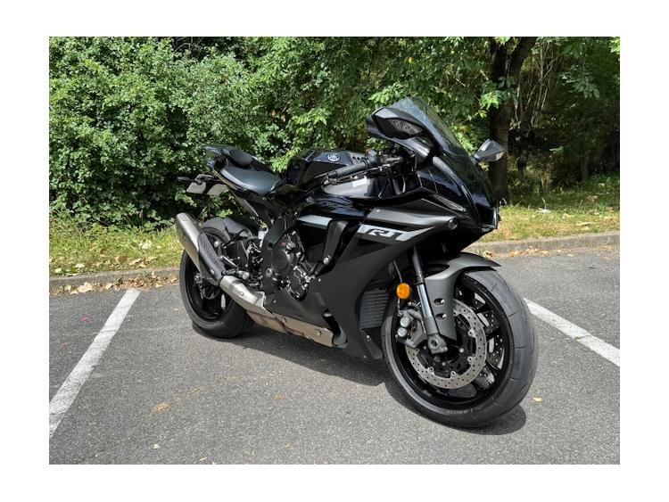 YAMAHA YZF 1000 R1