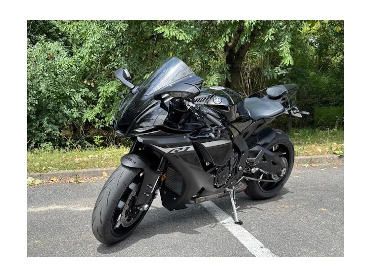 YAMAHA YZF 1000 R1
