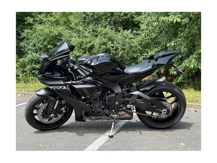 YAMAHA YZF 1000 R1