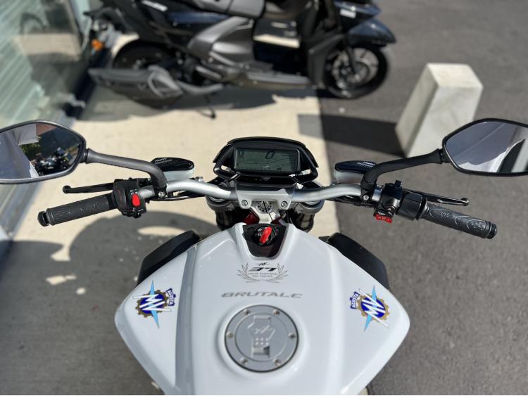 MV AGUSTA BRUTALE 800