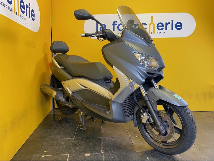 YAMAHA X-MAX 125