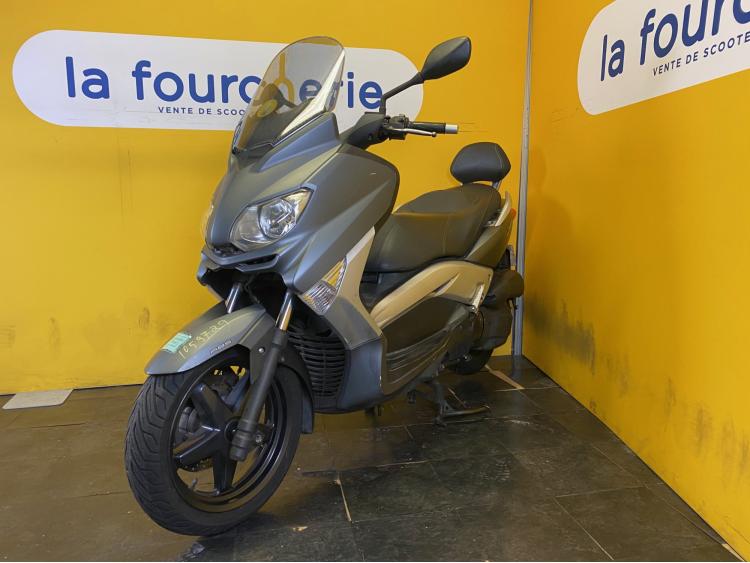 YAMAHA X-MAX 125