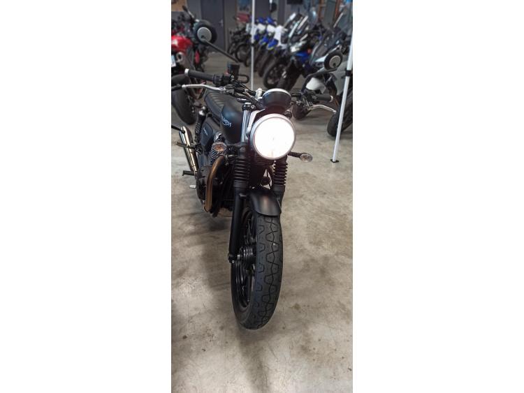 TRIUMPH STREET TWIN  900