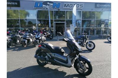 YAMAHA X-MAX 250