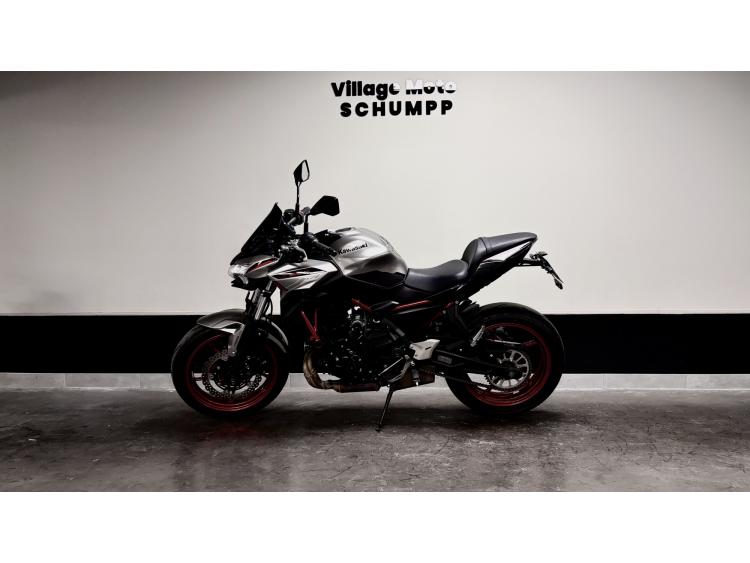 KAWASAKI Z650 / 6646km / Très bon état