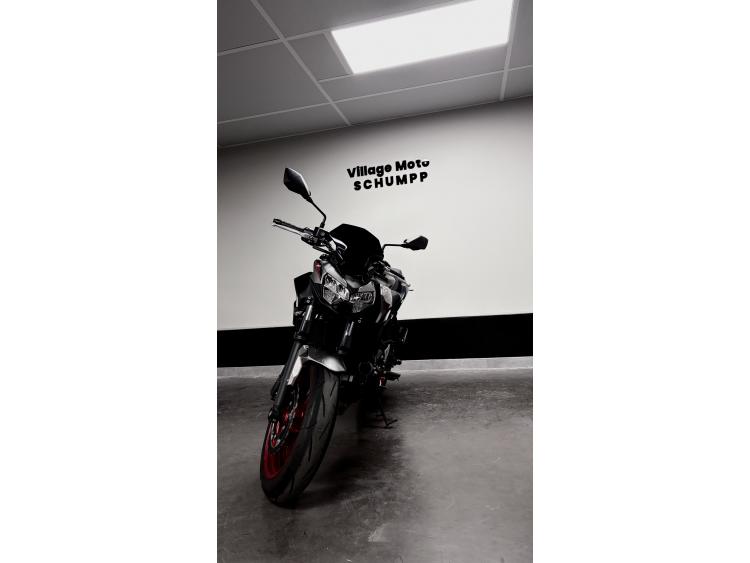 KAWASAKI Z650 / 6646km / Très bon état