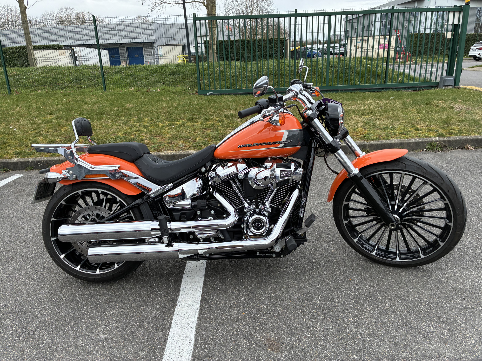 HARLEY-DAVIDSON SOFTAIL BREAKOUT 1923