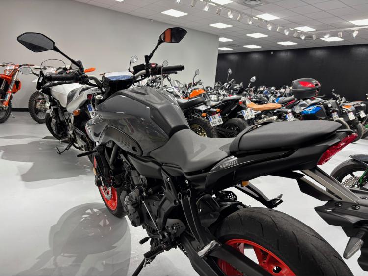 YAMAHA MT-07