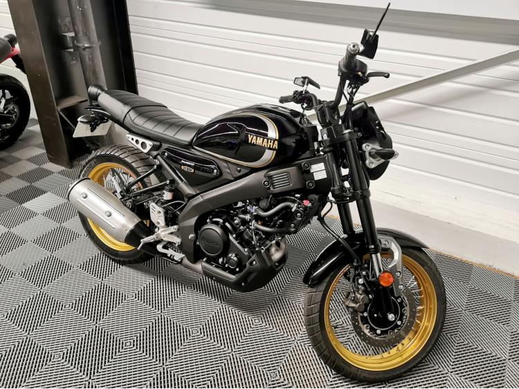 YAMAHA XSR 125 Legacy - 1ere Main - XSR125