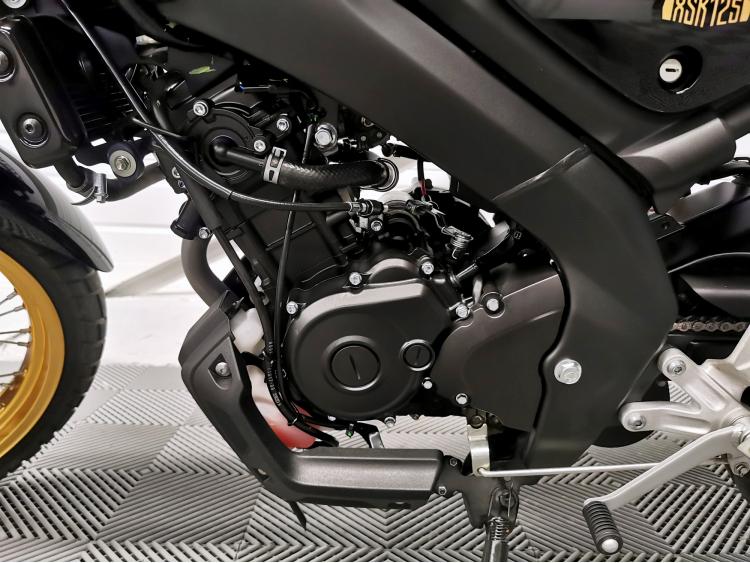 YAMAHA XSR 125 Legacy - 1ere Main - XSR125