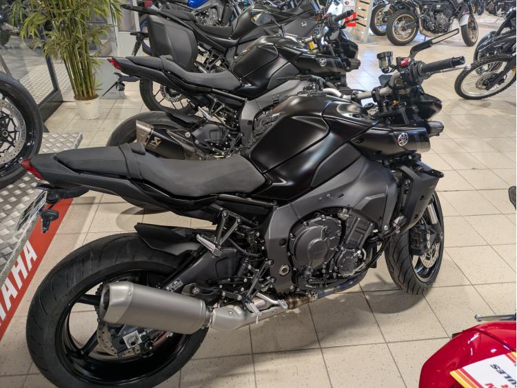 YAMAHA MT-10