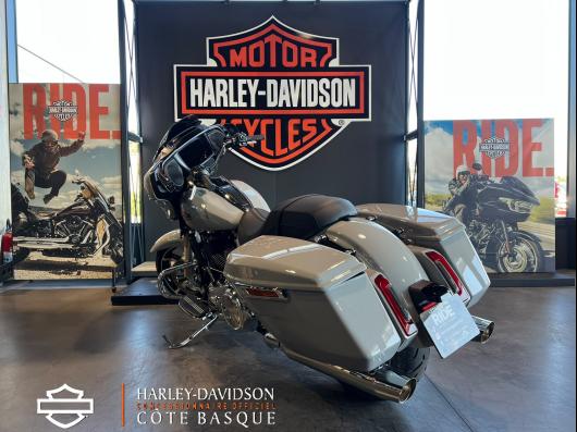 HARLEY-DAVIDSON TOURING STREET GLIDE 1923