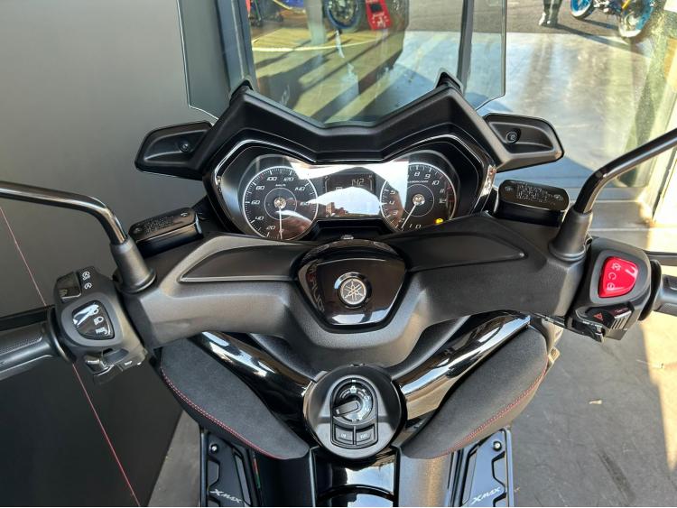 YAMAHA X-MAX 125 TECH MAX + DOSSERET