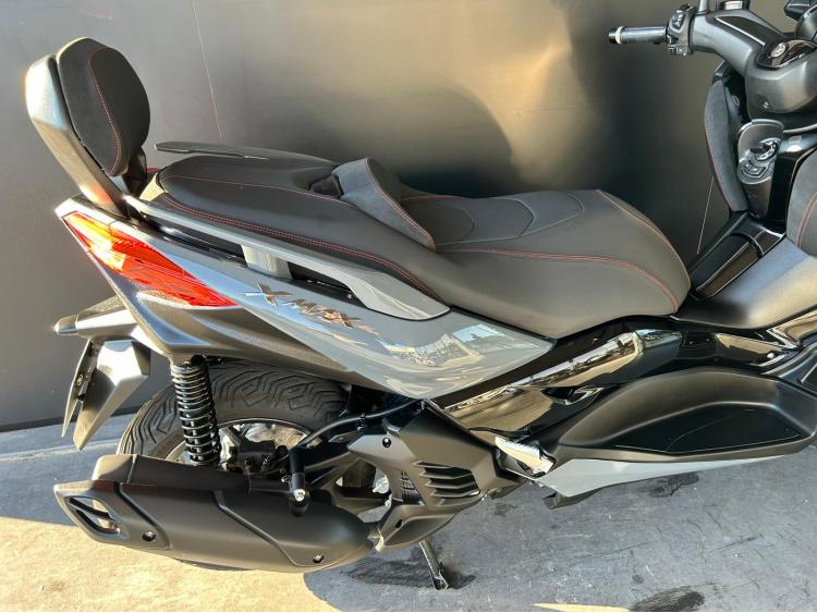 YAMAHA X-MAX 125 TECH MAX + DOSSERET