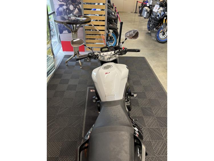 YAMAHA FZ6 (98CV)