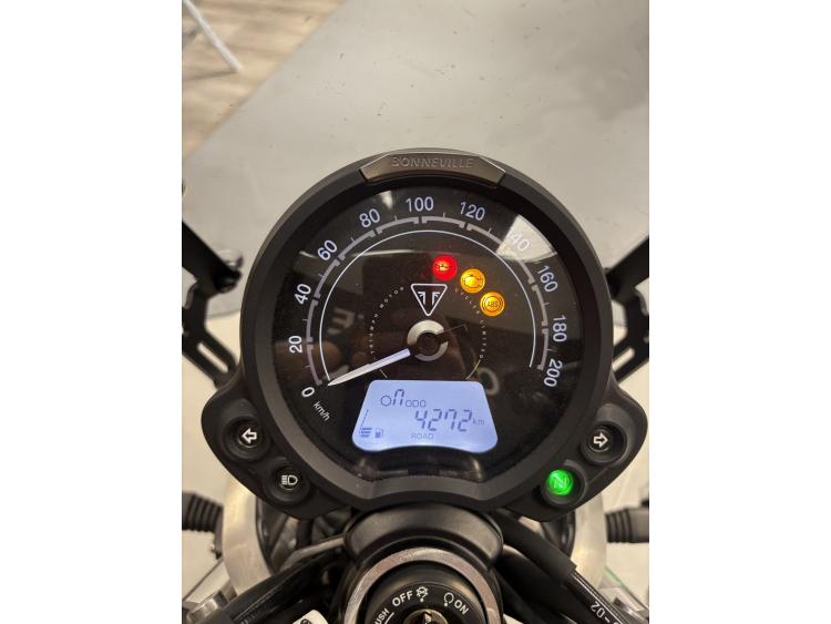 TRIUMPH SPEED TWIN 900