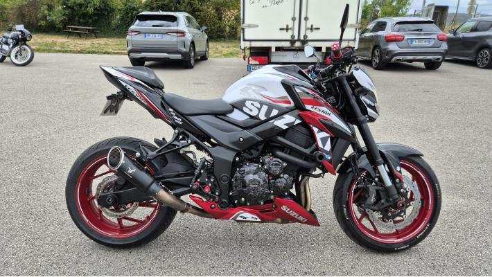 SUZUKI GSX-S 750