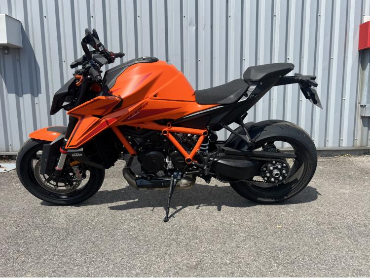 KTM 1390 SUPER DUKE R TECHPACK AKRAPOVIC 2026