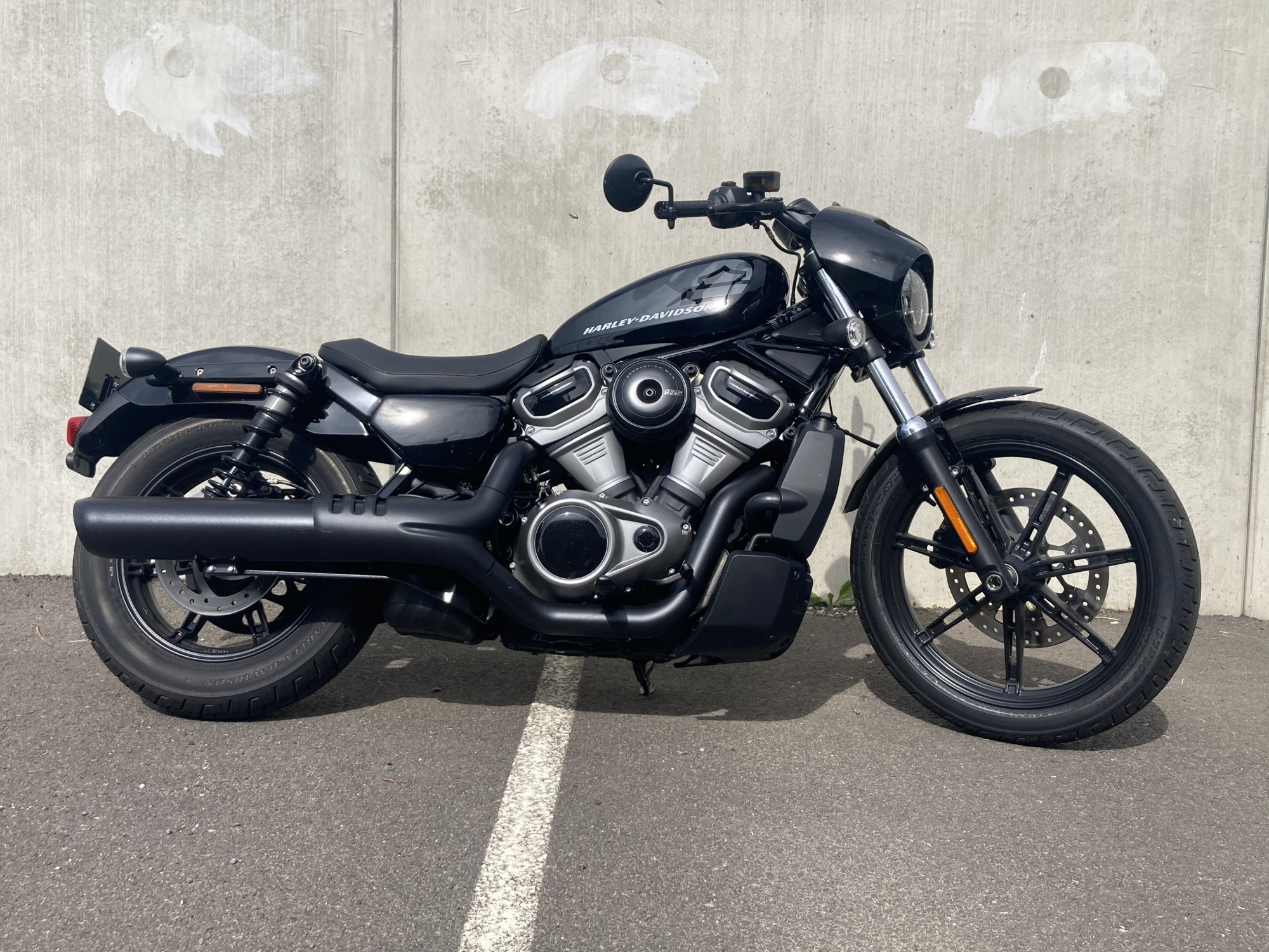 HARLEY-DAVIDSON SPORTSTER NIGHTSTER 975