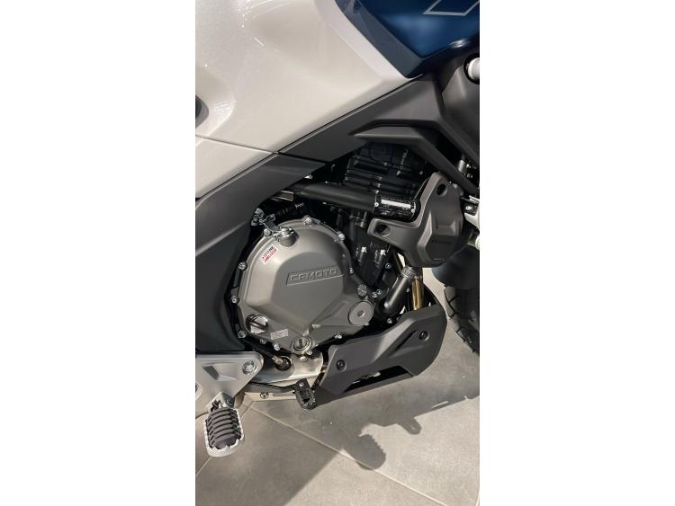 CF MOTO MT 700