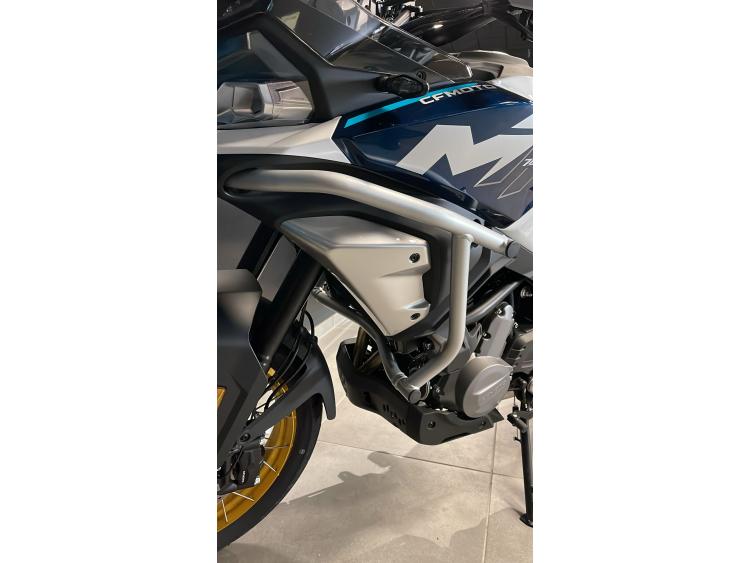 CF MOTO MT 700
