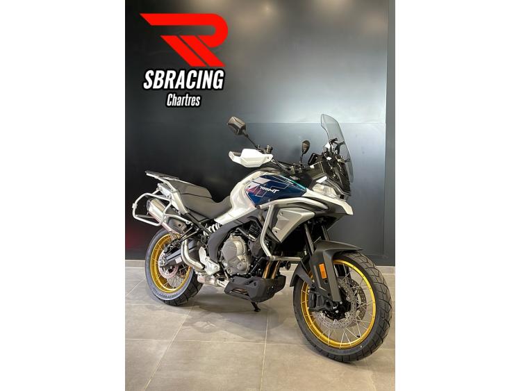 CF MOTO MT 700