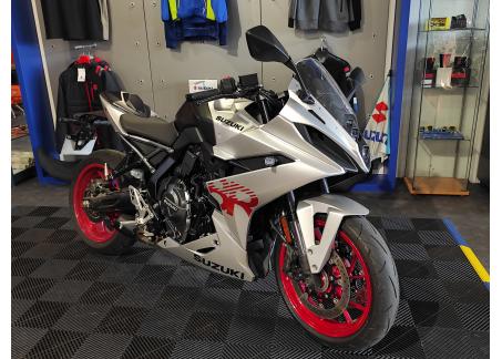 SUZUKI GSX-8R