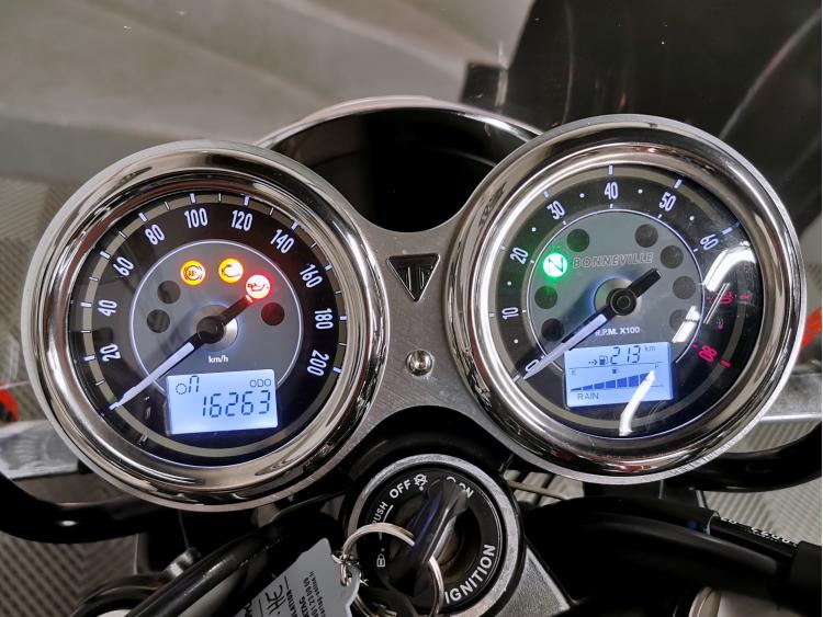 TRIUMPH BONNEVILLE T120 - 1ere main