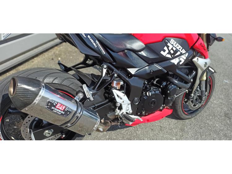 SUZUKI GSR 750