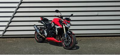 SUZUKI GSR 750
