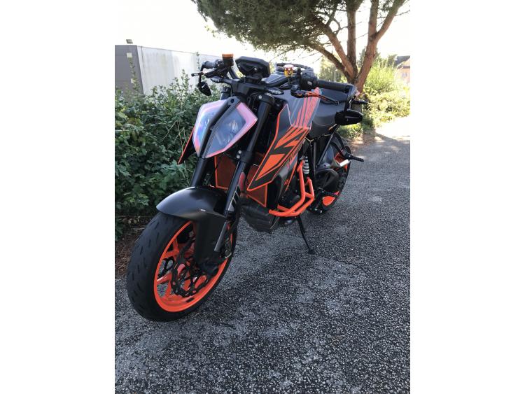 KTM 1290 SUPER DUKE R