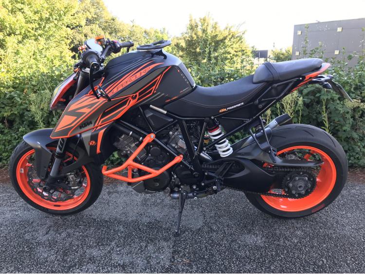 KTM 1290 SUPER DUKE R