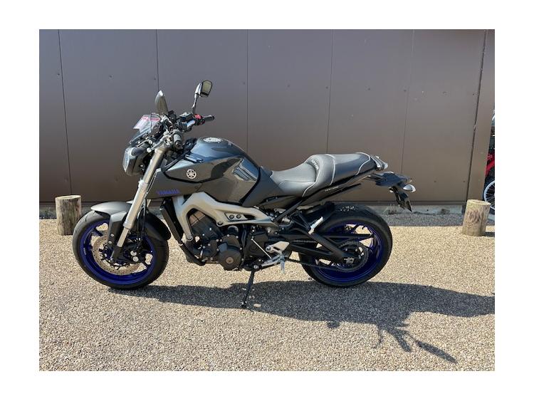 YAMAHA MT-09