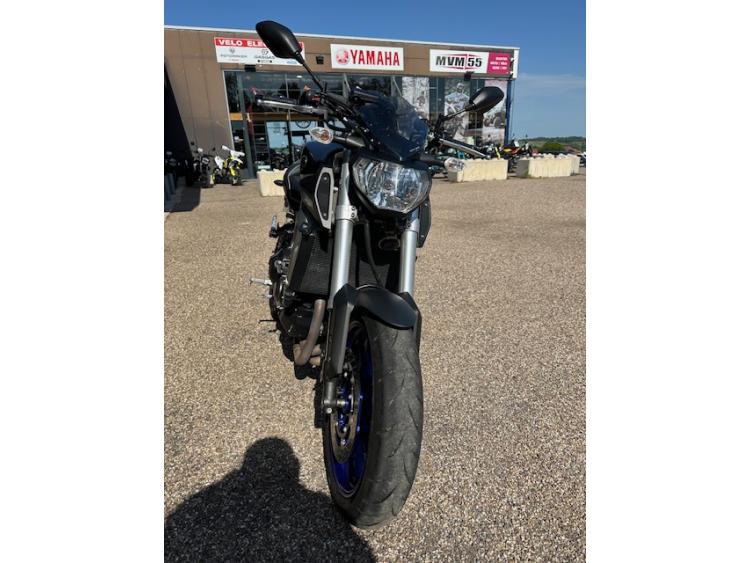 YAMAHA MT-09