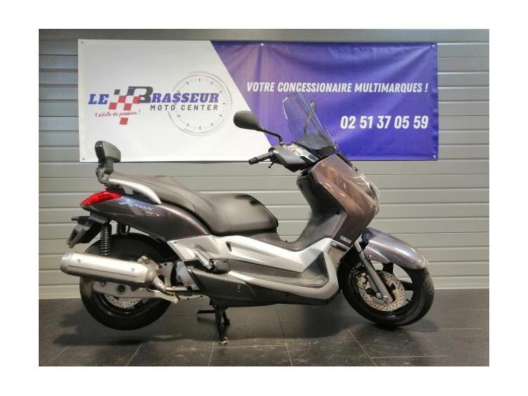 YAMAHA XMAX 125