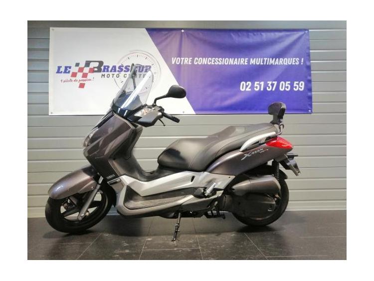 YAMAHA XMAX 125