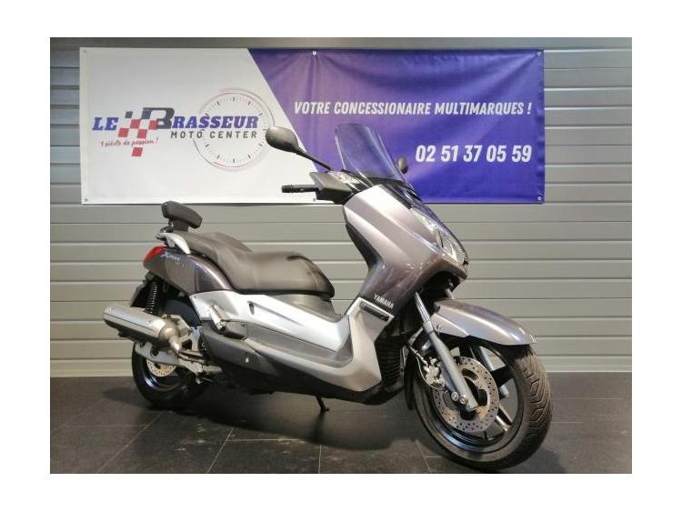 YAMAHA XMAX 125