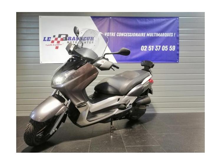 YAMAHA XMAX 125