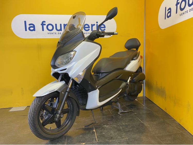YAMAHA X-MAX 125
