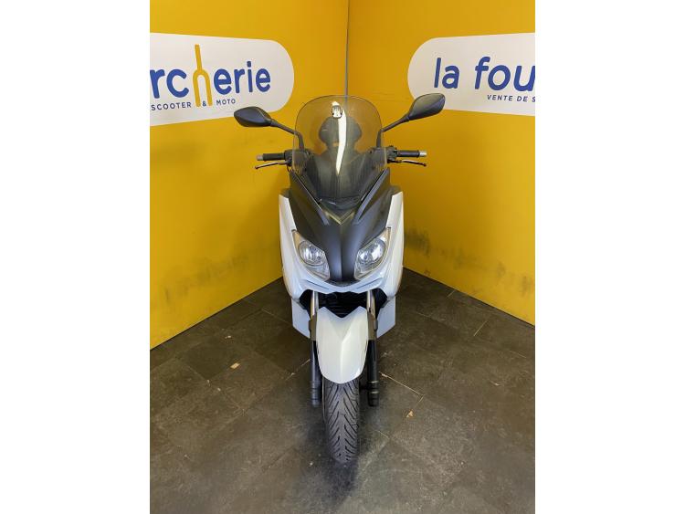 YAMAHA X-MAX 125