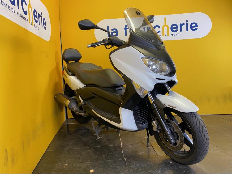 YAMAHA X-MAX 125