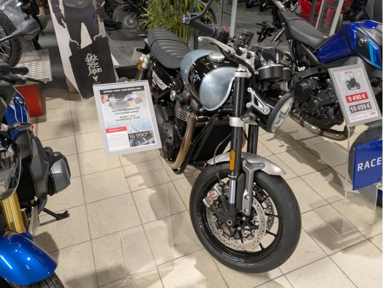 TRIUMPH SPEED TWIN 1200