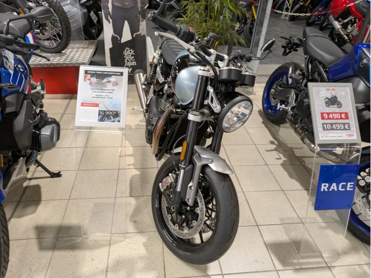 TRIUMPH SPEED TWIN 1200