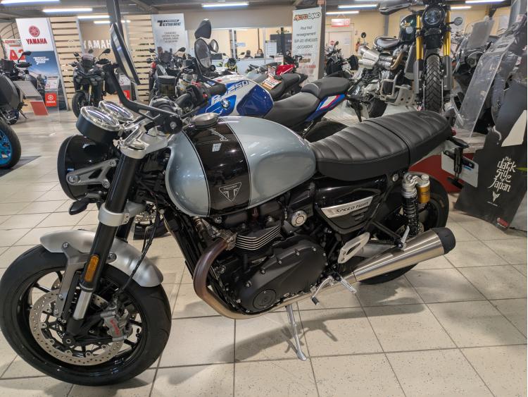 TRIUMPH SPEED TWIN 1200