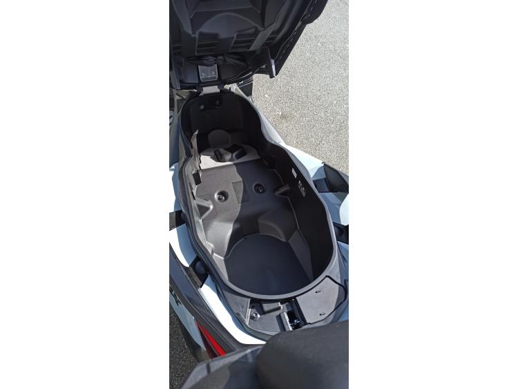 YAMAHA XMAX 300 Tech Max