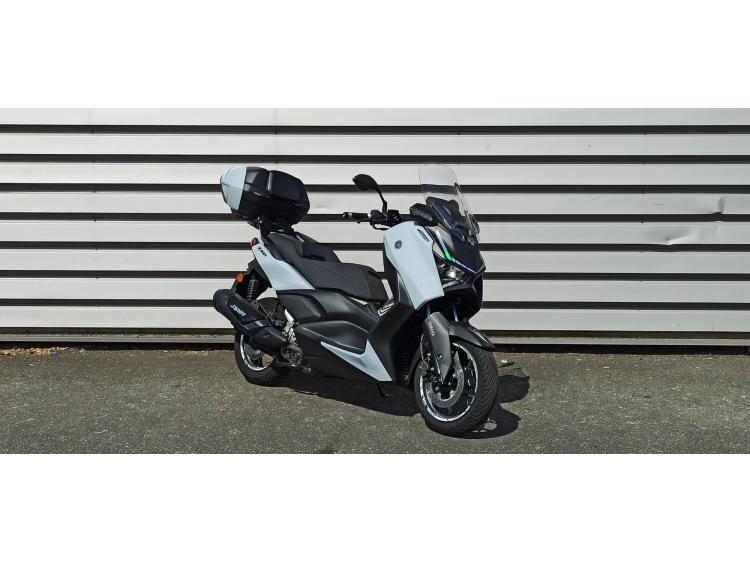 YAMAHA XMAX 300 Tech Max