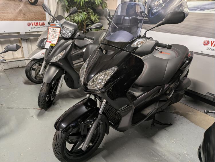 YAMAHA XMAX 125
