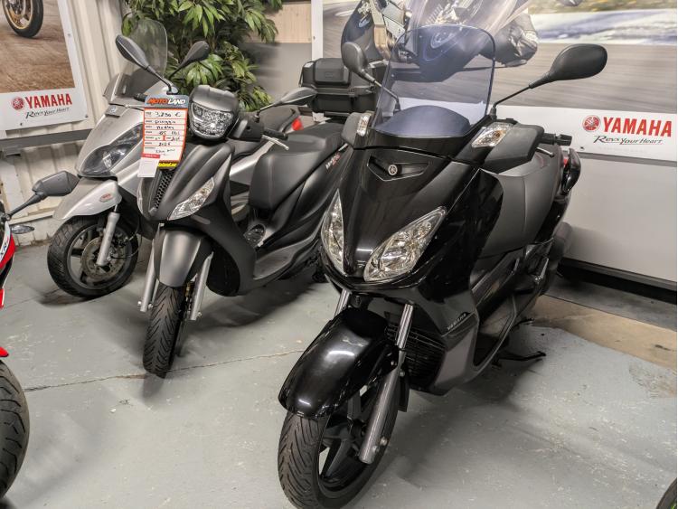YAMAHA XMAX 125
