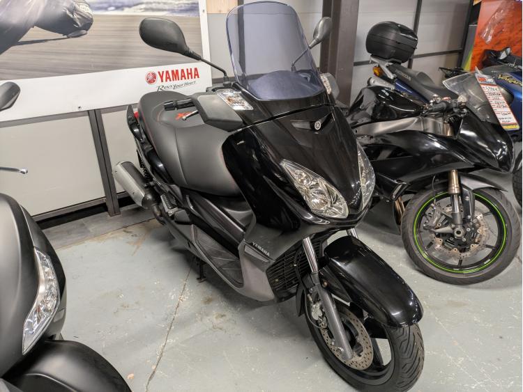 YAMAHA XMAX 125